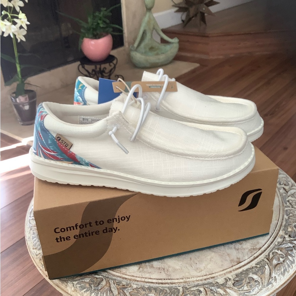 STQ  Womens White Canvas Loafers; Size 8.5 NWT in the original box!